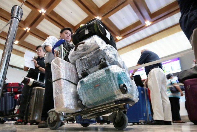 WRAPPED / NOVEMBER 1, 2015 A departing passenger with his wrapped baggage wait in line to check in at the Ninoy Aquino International Airport (NAIA) terminal 1 on Monday, November 2, 2015. INQUIRER PHOTO / GRIG C. MONTEGRANDE