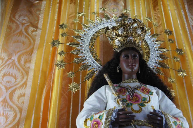 The Reina de Noveleta, also known as "Nanay Paz" PHOTOS BY VAUGHN ALVIAR