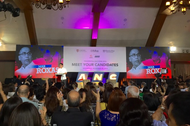 Crowd composed of businessmen cheering for Liberal Party standard-bearer Mar Roxas at the Harvard-Kellog-Wharton presidential forum at the upscale Manila Polo Club on Wednesday night. JULLIANE LOVE DE JESUS/INQUIRER.net