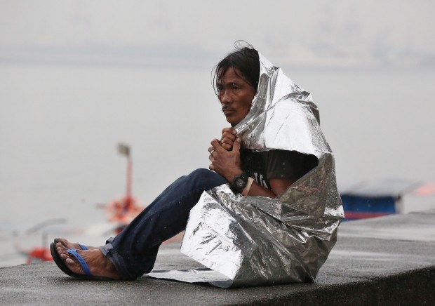 IMPROVISED COAT A homeless man wraps himself in aluminum foil as Tropical Depression “Onyok” entered the country and brought rains on Friday night. The storm weakened into a low pressure area on Saturday morning. MARIANNE BERMUDEZ
