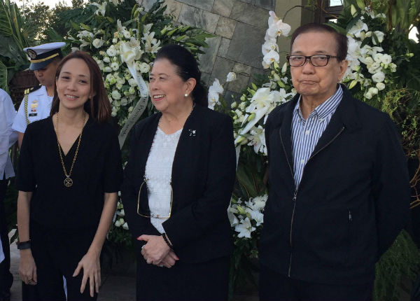 Inquirer chair Marixi Rufino Prieto with the Magsanoc family during the wake of Letty Jimenez-Magsanoc. Photo by Marc Cayabyab / INQUIRER.net