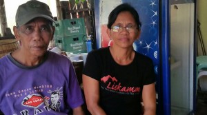Junie Rodriguez and Teresa Rodriguez Victoriano say they would just like to help Grace Poe determine who her parents are.  Their sister, Victoria, who died years ago, is believed to be Poe's mother. (Photo by Nestor P. Burgos, Inquirer Visayas, Dec. 20, 2015)