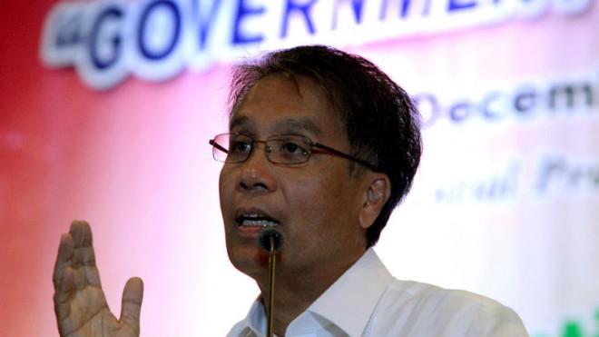 Presidential candidate and former DILG Secretary Mar Roxas speaks during the National Convention of Government Employees at the SMX Convention Center in Pasay City. INQUIRER PHOTO / RICHARD A. REYES