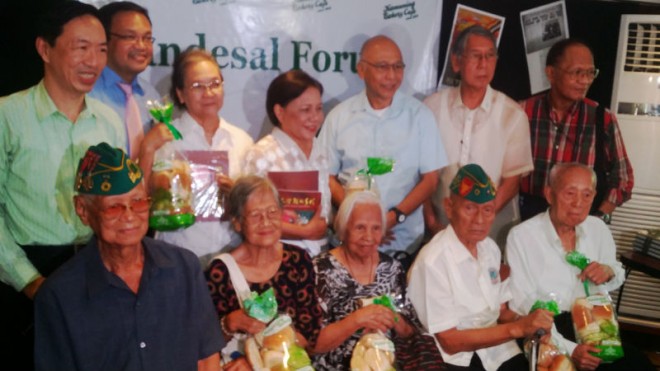 REMEMBERING THEWAR Veterans and antiwar advocates gather in aQuezon City forum on Tuesday to commemorate the 74th anniversary of the Japanese forces’ attack in Manila, which marked the outbreak ofWorldWar II in the Pacific. The group batted for the documentation of war stories from survivors, with Sen. Cynthia Villar (standing, fourth from left) urging for the inclusion of narratives from the remaining four so-called “comfort women” who were forced to work as sex slaves of Japanese soldiers. CONTRIBUTED PHOTO