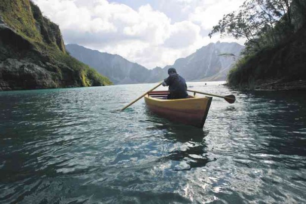 A BOATMAN paddles his way to the crater of Mt. Pinatubo as tourists, local and foreign, continue to flock the unique lake in Zambales province.  REM ZAMORA