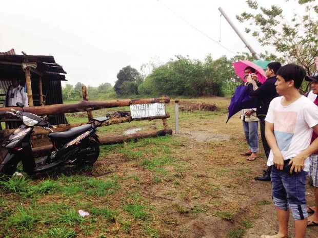 FORTY farmers in Barangay Sapang Bato in Angeles City are denied access to lands given to them by the government.  TONETTE OREJAS/INQUIRER CENTRAL LUZON