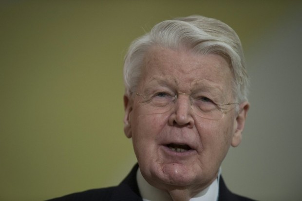 (FILES) This file photo taken on December 7, 2015 shows Iceland's President Olafur Ragnar Grimsson addressing the "LPAA focus on Energy" session during the COP21 climate change conference in Le Bourget, north of Paris. Iceland's president announced on January 1, 2016 he was stepping down after 20 years in the job, paving the way for a presidential election in June. Olafur Ragnar Grimsson, 72, said in his New Year's message that he had decided not to stand for re-election after five consecutive terms beginning in 1996.  / AFP / MARTIN BUREAU