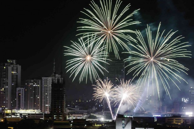 EARLY WELCOME    Fireworks were set off on Shaw Boulevard in Mandaluyong City on the night of Dec. 30 in anticipation of the New Year. ELOISA LOPEZ