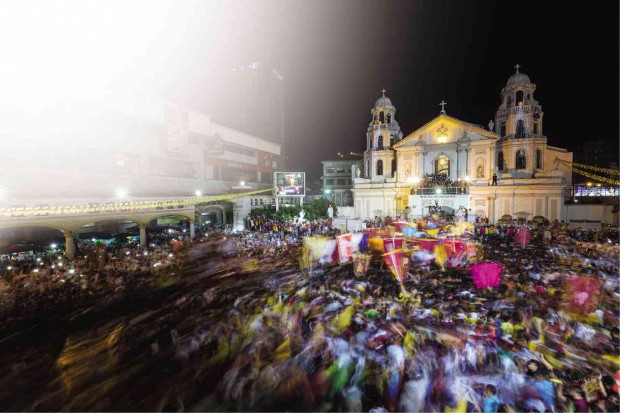 SEÑOR IS BACK The Black Nazarene procession ends at Quiapo Church around 2 a.m. Sunday, about 20 hours after starting at Quirino Grandstand. JILSON SECKLER TIU