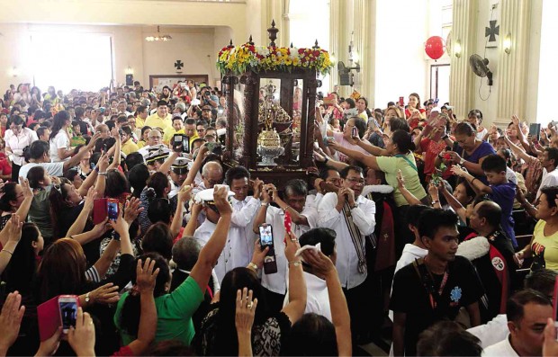 SACRED RITUAL  The centuries-old image of the Santo Niño arrives at the  National Shrine of St. Joseph in Mandaue City, Cebu province, on Friday after a procession marking the start of the feast of the Holy Child Jesus,  locally known as Fiesta Señor, on Sunday. This year’s feast carries the theme “Santo Niño: Wellspring of Mercy and Compassion.” TONEE DESPOJO/CEBU DAILY NEWS 