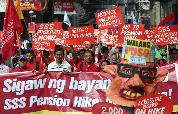 January 18, 2016 SSS Rally- Pensioners and workers marched to Mendiola to assert their demand for a P2,000 SSS pension hike. President Benigno Aquino vetoed the proposed 2k hike last week, saying that it will disrupt the stability of the SSS fund life.  INQUIRER FILE PHOTO/ MARIANNE BERMUDEZ