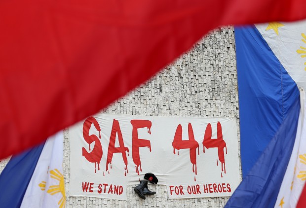 REMEMBER SAF 44 / JANUARY 18, 2016 Philippine flags flutters at the People Power Monument in Edsa, Quezon City, January 18, 2016, in memory of 44 police Special Action Force (SAF) commandos killed by Muslim rebels in Mamasapano, Maguindanao last Jan. 25, 2015. Forty four medium size flags were installed at the monument. The SAF commandos were part of a police anti-terror unit sent to Mamasapano to hunt down international terrorist Zulkifli bin Hir alias Marwan in Barangay Tukanalipao. INQUIRER PHOTO / NINO JESUS ORBETA