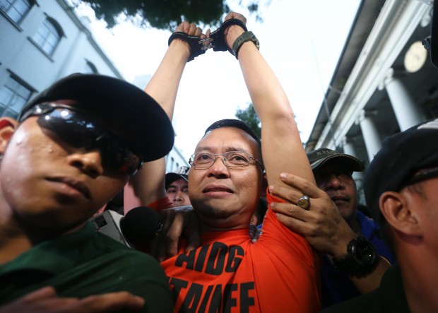 Former PDEA official Lt. Col. Ferdinand Marcelino escorted by PDEA agents after inquest proceedings at the Department of Justice. INQUIRER FILE PHOTO/LYN RILLON