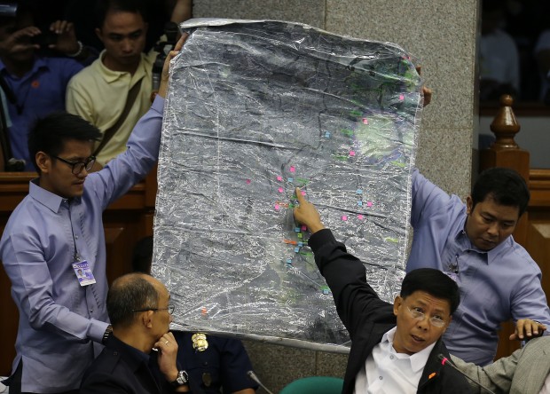 SENATE/JAN.27,2016 Former PNP SAF chief Gertulio Napenas shows the map they used during the committee hearing on the Mamasapano encounter where 44 PNP SAF were killed. Also in photo is PNP CIDG chief Benjamin Magalong. INQUIRER PHOTO/RAFFY LERMA