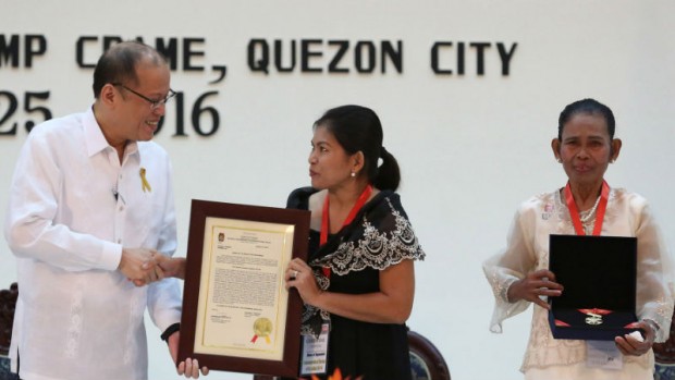 MEDAL FOR THE FALLEN President Aquino awards the Medal of Valor to Dr. Christine Cempron, widow of slain Special Action Force commando PO2 Romeo Cempron. The awarding commemorates the first year anniversary of the Mamasapano massacre. JOAN BONDOC