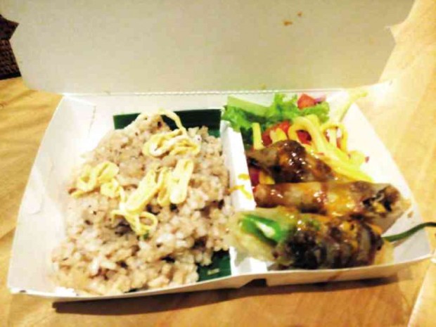 MARICA Juatco and Rosebud Benitez (left photo) led Gastronomic Gurus to victory with a “sisig” variation (above).