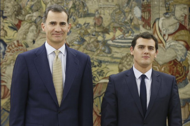 Spain's King Felipe VI, left, poses with Ciudadanos party leader Albert Rivera before a meeting at the Zarzuela Palace in Madrid, Spain, Thursday Jan. 21, 2016. King Felipe VI is meeting with political party leaders before nominating one to try to form a new Spanish government following an inconclusive national election last month. Traditionally, the monarch invites the election winner to form a government, but he can opt for other leaders if they can deliver a more stable option. (Angel Diaz, Pool Photo via AP)