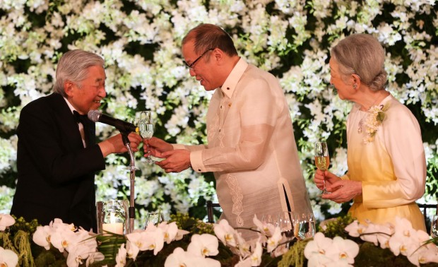 JAPAN EMPEROR-EMPRESS-MALACANANG/JANUARY 27, 2016 President Benigno Aquino III raising a toast during the State Dinner in honor of their Majesties Emperor Akihito and Empress Michiko held in the Ceremonial Hall of Malacanang Palace.
