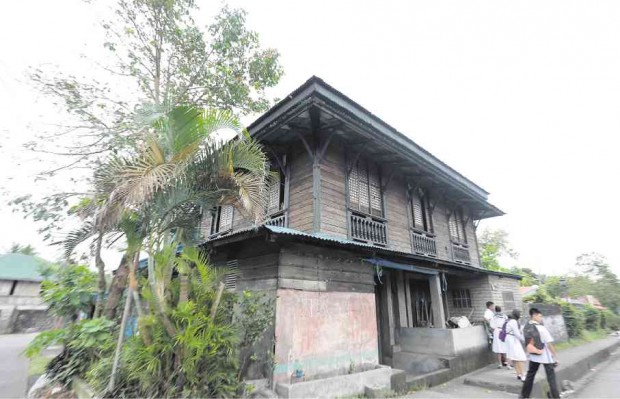 HIDDEN TREASURE The local government of Camalig, Albay, considers turn-of-the-century houses, like this one in the town center, as the province’s “treasures and assets.” MARK ALVIC ESPLANA 