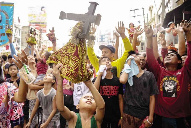 CROSSES TO BEAR Devotees, young and old, parade replicas of the Black Nazarene on Thursday, including an image aboard a “boat” on wheels (bottom photo). NIÑO JESUS ORBETA/ANNELLE TAYAO-JUEGO