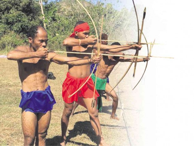 AETAS show their skills in handling bows and arrows.          ALLAN MACATUNO/Inquirer Central Luzon