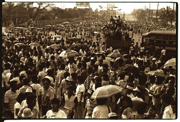 PEOPLE POWER / FEBRUARY 1986 Crowd at EDSA during the 1986 People Power Revolution. PDI PHOTO/ROGER MARGALLO
