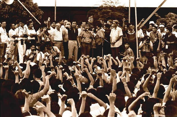 PEOPLE POWER / FEBRUARY 1986 Crowd at EDSA People Power Revolution with former defense  secretary Juan Ponce Enrile and Rene Cayetano. PDI PHOTO/ROGER MARGALLO