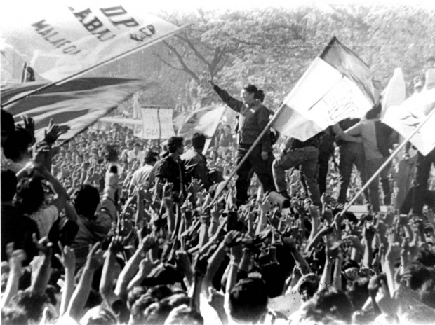 PEOPLE POWER EDSA 1 / FEBRUARY 1986 / PDI ARCHIVE Defense Secretary Juan Ponce Enrile and General Fidel V. Ramos together with anti-government supporters celebrate at EDSA after President Ferdinand Marcos and family leave the palace then fled to Hawaii during the 1986 People Power Revolution. PDI PHOTO