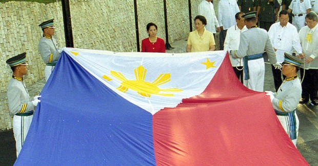 February 25, 2001 President Gloria Macapagal-Arroyo with former president Cory Aquino during the flag raising ceremony of the 15th Edsa People Power Revolution anniversary.  ERIK ARAZAS