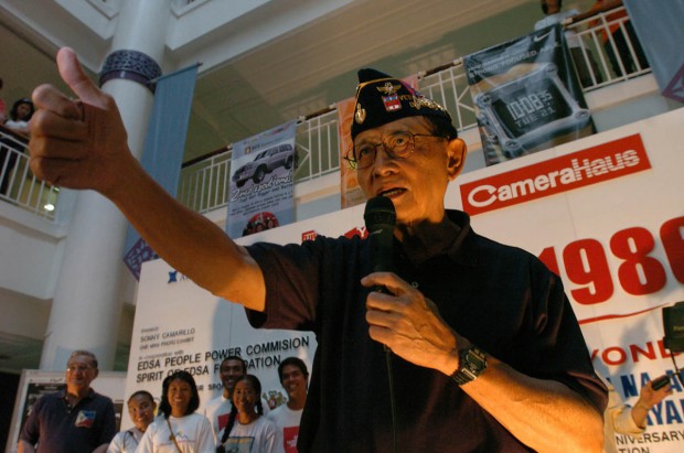 FVR IN EDSA 20/20 EXHIBIT / FEBRUARY 22, 2006 Former Pres. Fidel V. Ramos  speaks during at the EDSA 20/20, an exhibit of photographs and podcasts commemorating the 20th anniversary of people power located at the Glorietta I at the Ayala Center in Makati. PDI PHOTO / JESS YUSON