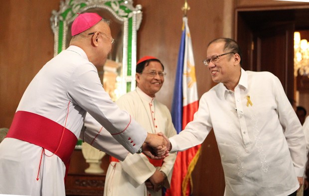 COURTESY CALL OF PAPAL LEGATE  AND PONTIFICAL DELEGATION IN MALACANANG / FEBRUARY 1, 2016 President Benigno S. Aquino III welcomes His Eminence Most Rev. Jose S. Palma (L), Archibishop of Cebu and  President of the 51st International Eucharistic Congress Organizing Committee and His Eminence Charles Maung Bo, SDB Papal Legate and Archbishop of Yangon during the Pontifical delegation courtesy call in Malacanang Monday, February 1, 2016.  INQUIRER PHOTO/JOAN BONDOC