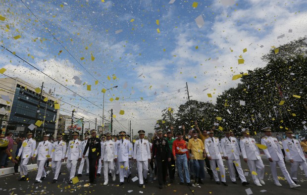 EDSA@30 / FEBRUARY 25, 2016 Former President Fidel V. Ramos joins the members of the military during the reenactment of the Salubungan to amrk the 30th anniversary celebration of the Edsa 1. INQUIRER PHOTO/JOAN S. BONDOC