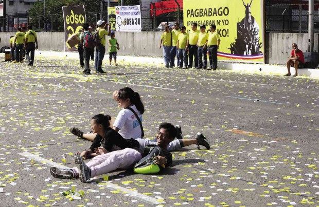   THIS IS FREEDOM Young participants in Thursday’s commemoration of the 30th anniversary of the 1986 People Power revolt enjoy a rarity on Edsa: no traffic, only confetti and photo-ops to mark the historic event. JOAN S. BONDOC 