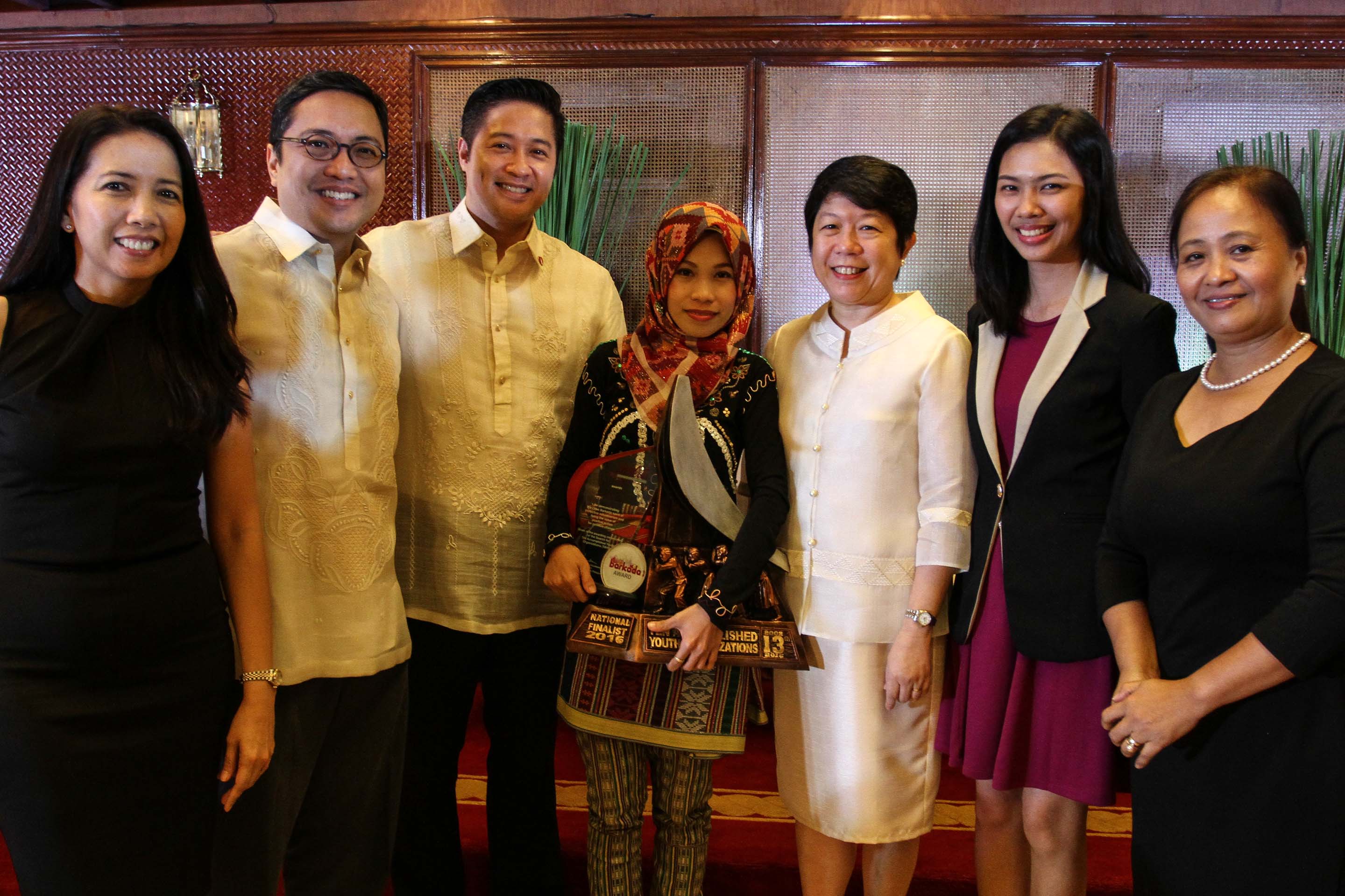 The Coca-Cola Barkada Award was given to Nasiba Salip (center), president of the Youth Working for Change in Basilan, for their Project BOHE (Building Opportunities through Health and Environment), which provides access to potable water in the upland communities of Basilan. In the photo are Coca-Cola Foundation Program Officer Ting Cabalza, Coca-Cola FEMSA Philippines Legal and Corporate Affairs Associate Director Atty. Juan Lorenzo Tañada, Coca-Cola Philippines Vice President for Public Affairs and Communications Adel Tamano, Coca-Cola Philippines Foundation President Cecilia Alcantara, Coca-Cola Foundation Philippines Program Officer Pamela de Leon, and Coca-Cola Foundation Philippines Program Officer for Environment Monina Pacheco.
