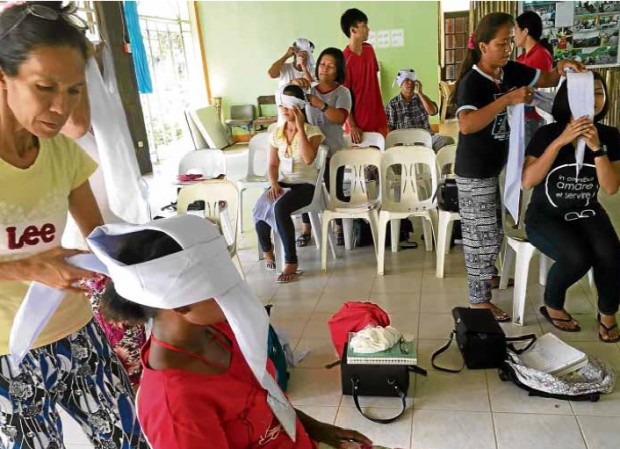MEMBERS of different indigenous communities learn how to be “barefoot doctors” in a resettlement site in Subic. ALLAN MACATUNO
