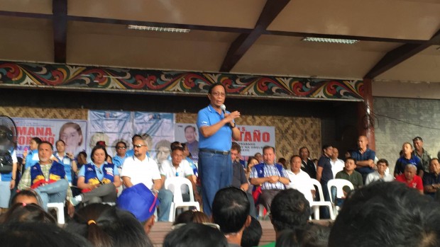 Vice President Jejomar Binay blasts his opponent Mar Roxas during a campaign sortie in Iligan city, calling Roxas "secretary palpak." MARC JAYSON CAYABYAB/INQUIRER.net