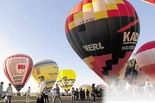 HOT air balloons get ready to fly over the Clark Freeport, venue of the 20th Philippine International Hot Air Balloon Fiesta, which would run until Sunday, Feb. 14.             JUSTINE DIZON/INQUIRER CENTRAL LUZON