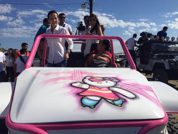 Presidential aspirant Senator Grace Poe is is joined by Ilocos Norte Governor Imee Marcos in a tour of the province. MAILA AGER/INQUIRER.NET