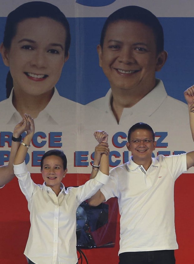 REACHING FOR THE TOP Sen. Grace Poe and her running mate, Sen. Chiz Escudero, launch their kick-off rally on Tuesday at Plaza Miranda in Quiapo, Manila. EDWIN BACASMAS