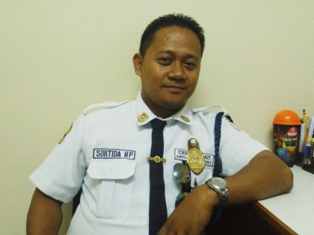 Heremias Sortida, the 'Singing Security Guard' of University of Cebu- METC who went viral on Facebook. JULI ANN SIBI/CEBU DAILY NEWS
