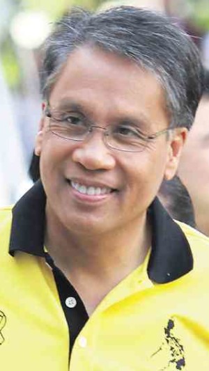 “Yes I’m slow to act, and when it comes to stealing, I don’t act… Mar Roxas has nothing to do with the alleged irregularity in the MRT contract.”
