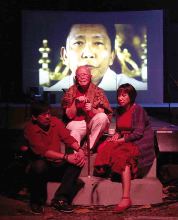 THE PAIN OF RETELLING. The cast of “Hindi na Muli (Never Again)” features National Artist for Literature Bienvenido Lumbera (center), shown here in a scene backdropped by an image of the late dictator. RAFFY LERMA