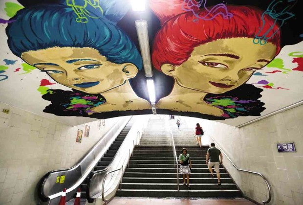 ART AND UNDER Creative expression knows no ceiling at the Ayala-Makati Avenue underpass in the Makati City central business district.  LYN RILLON 