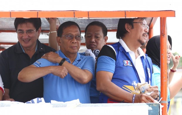 BINAY-CAMPAIGN-BULACAN/MARCH 03, 2016 UNA Presidential candidate Vice President Jejomar Binay flexes his muscles beside vice presidential candidate Sen. Gregorio Honasan during a campaign sortie motorcade from San Miguel, through San Ildefonso and San Rafael in Bulacan. INQUIRER PHOTO/LYN RILLON