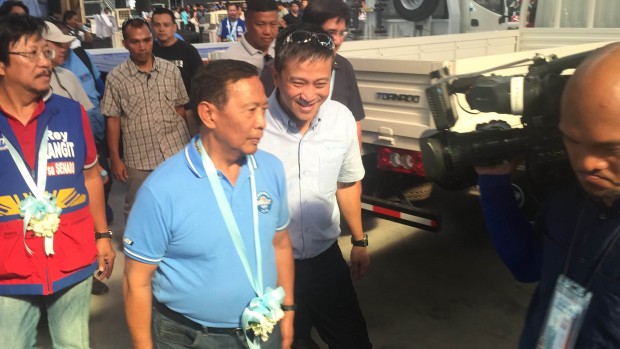 Jejomar Binay inspects cars at the Foton Manufacturing Plant in Clark, Pampanga on Monday. MARC JAYSON CAYABYAB/INQUIRER.net