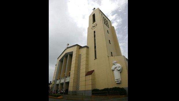 STO.DOMINGO CHURCH/SEPT.28,2012 Sto.Domingo Church in Quezon City. ***for Jocelyn Uy story*** INQUIRER PHOTO/RAFFY LERMA