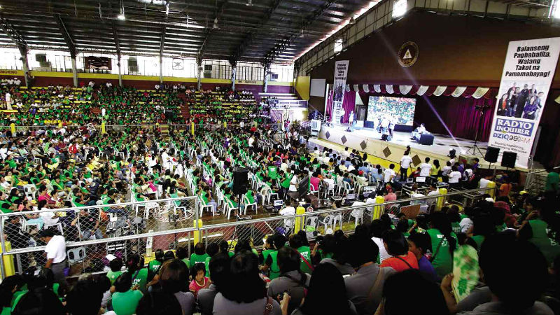 MARCOS IN AQUINO COUNTRY  Vice presidential candidate Sen. Bongbong Marcos takes his campaign to the Aquinos’ hometown during the Radyo Inquirer Issues Forum at Tarlac State University gymnasium in Tarlac City. In the event were senatorial candidates Risa Hontiveros, Samuel Pagdilao and Dionisio Santiago. RICHARD A. REYES