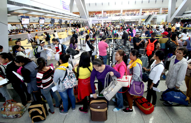  Passengers bound for provinces queue in line to check in for their flight at the Ninoy Aquino International Airport Terminal 3 in Pasay City to take the Holy Week break. INQUIRER PHOTO / RICHARD A. REYES