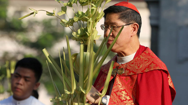 MEETING THE FAITHFUL Manila Archbishop Luis Antonio Cardinal Tagle meets the faithful after the Palm Sunday Mass he officiated at Manila Cathedral. MARIANNE BERMUDEZ/INQUIRER FILE PHOTO