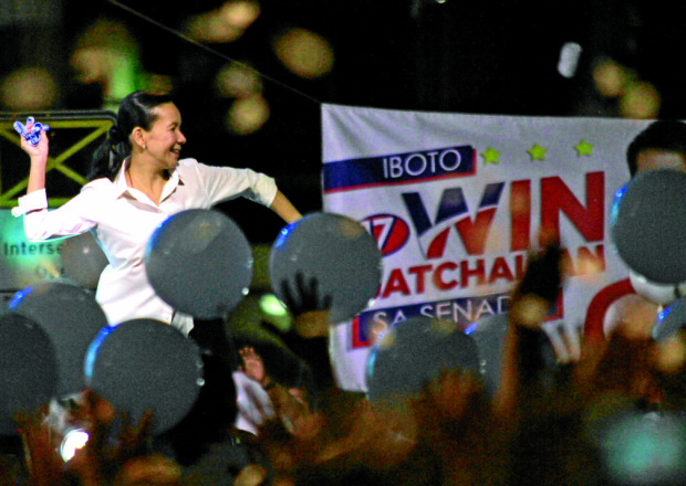 Presidential candidate  Sen. Grace Poe throws ballers to the crowd during a campaign rally in Valenzuela City Monday night, April 4, 2016. Photo by Allan Penaredondo (Poe-Chiz Media Bureau)
